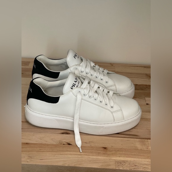 Prada 9/10 - Picture 5 of 6